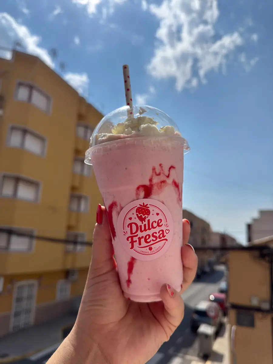Batido de fresa con leche y nata